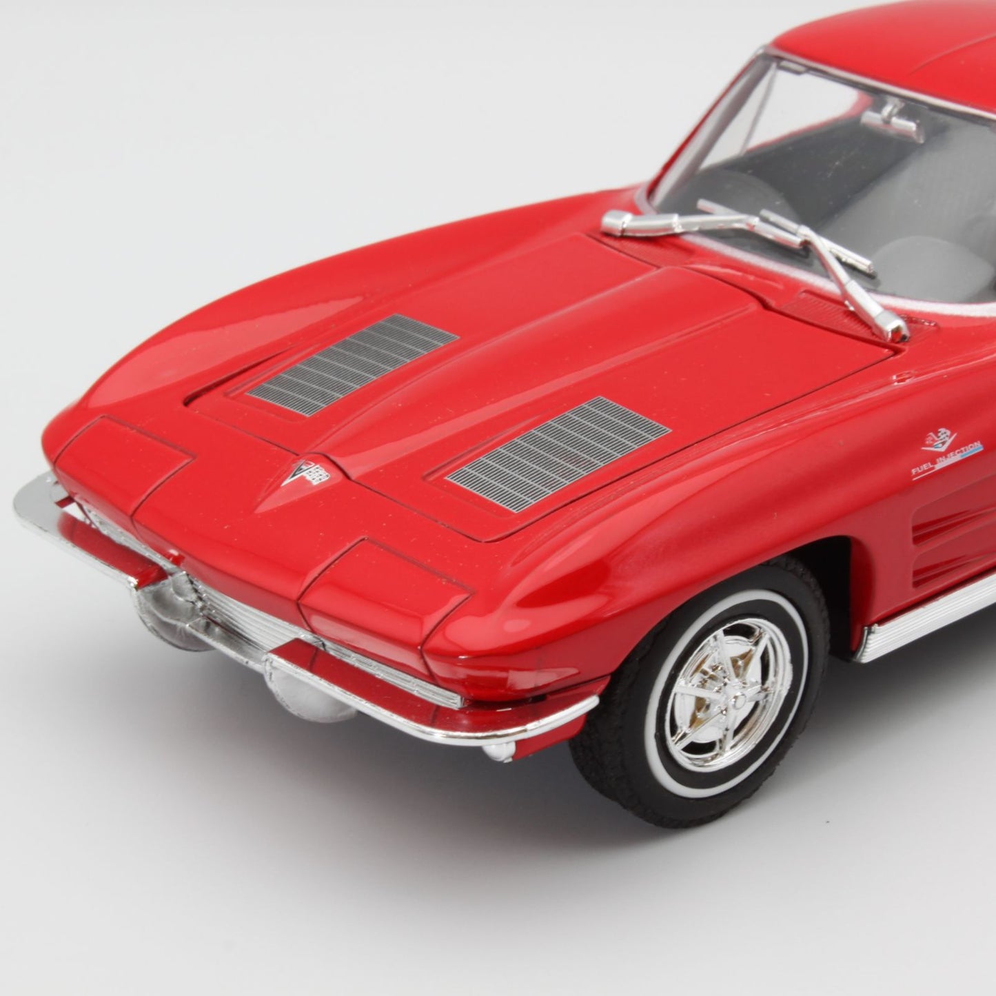 Chevrolet Corvette (1963) in red