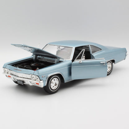 Chevrolet Impala SS 396 (1965) in Metallic Light Blue