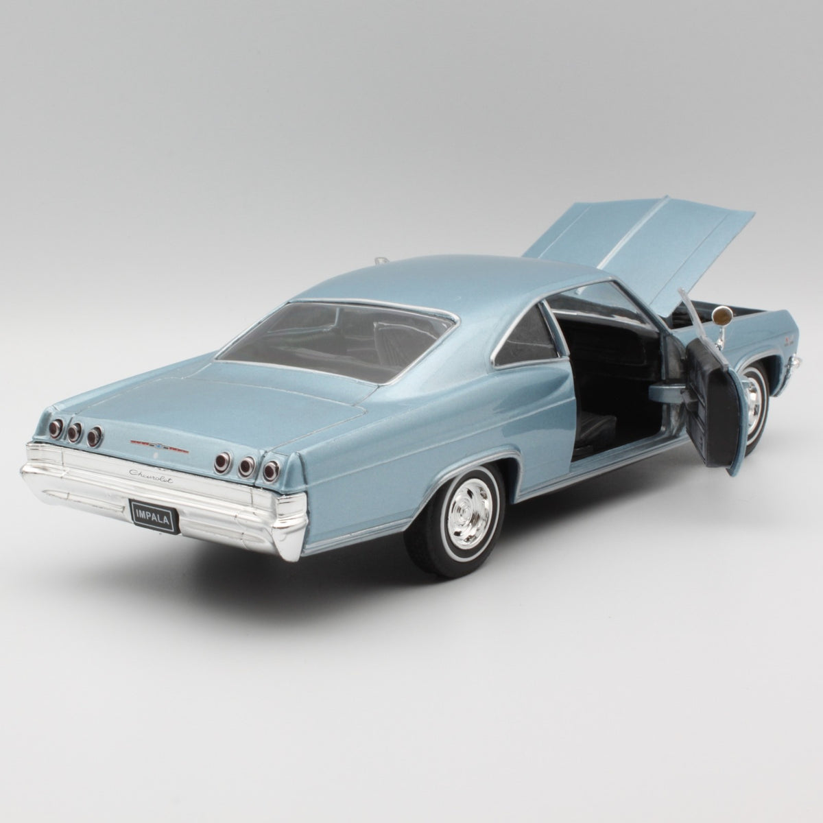 Chevrolet Impala SS 396 (1965) in Metallic Light Blue