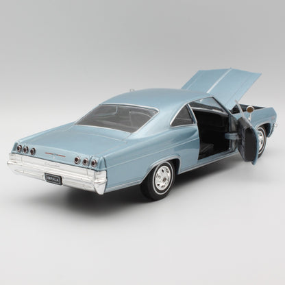Chevrolet Impala SS 396 (1965) in Metallic Light Blue