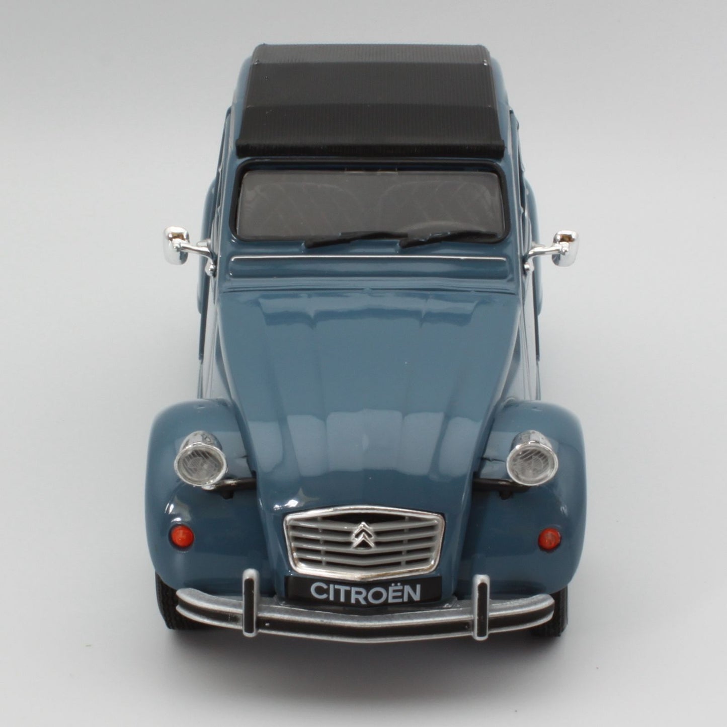 Citroen 2CV (1982) in blue