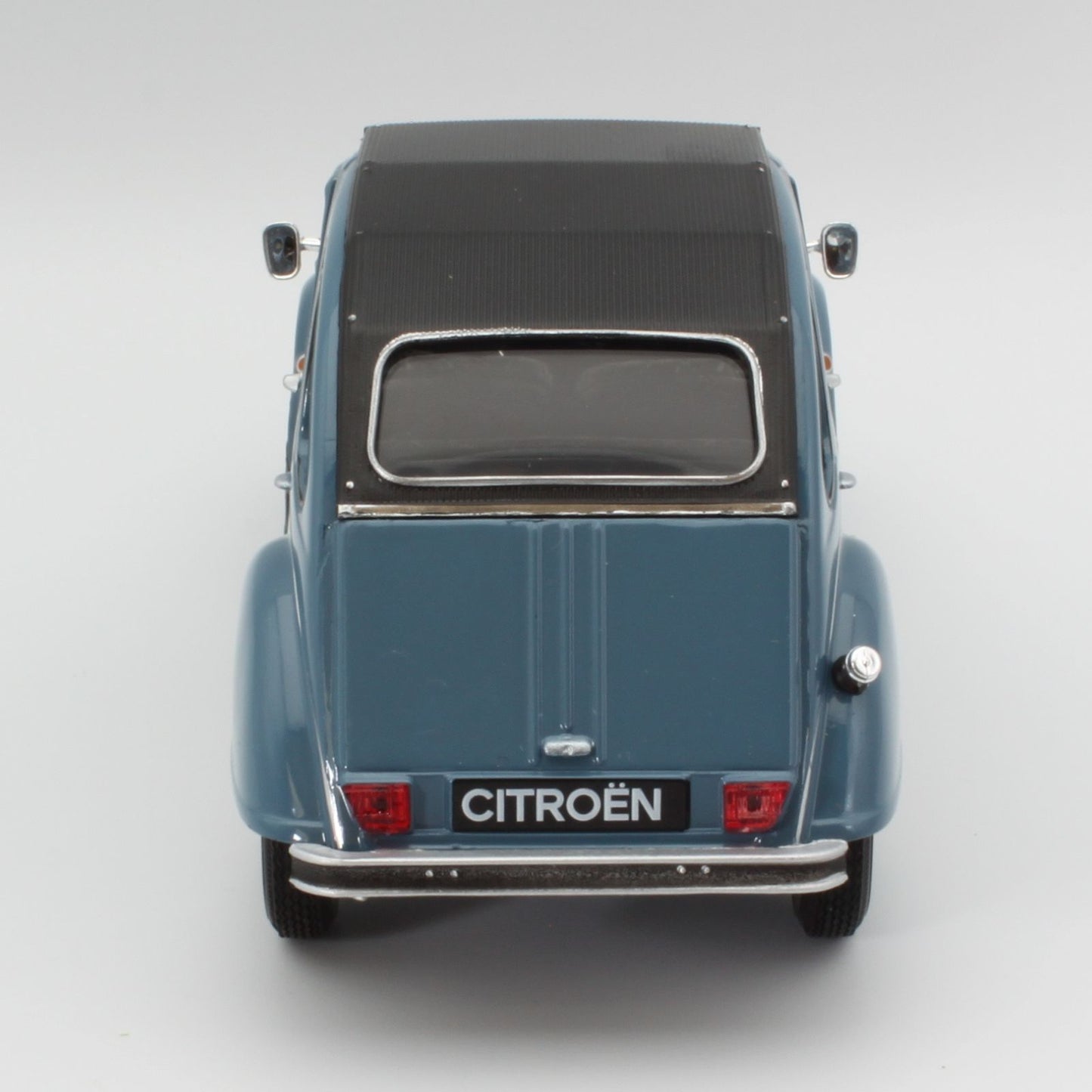 Citroen 2CV (1982) in blue