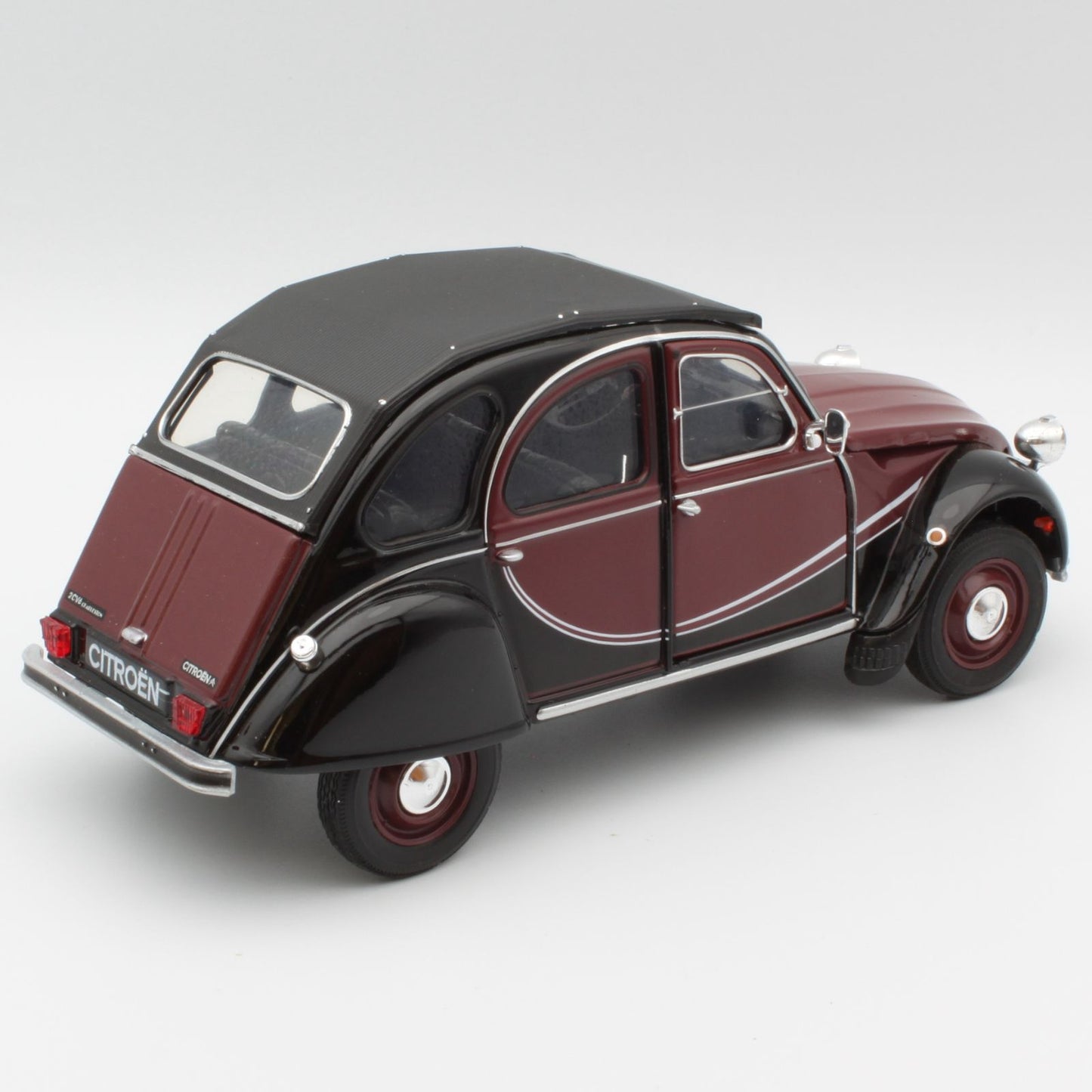 Citroen 2CV (Charleston 1982) in red and black
