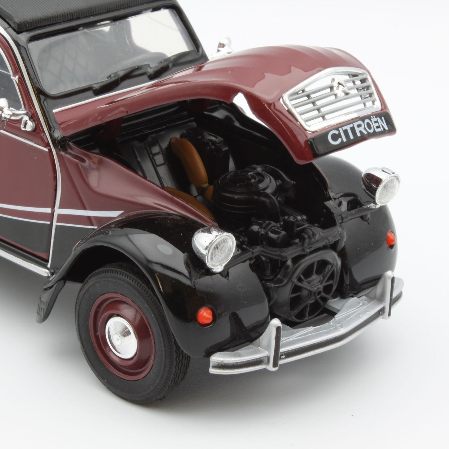 Citroen 2CV (Charleston 1982) in red and black