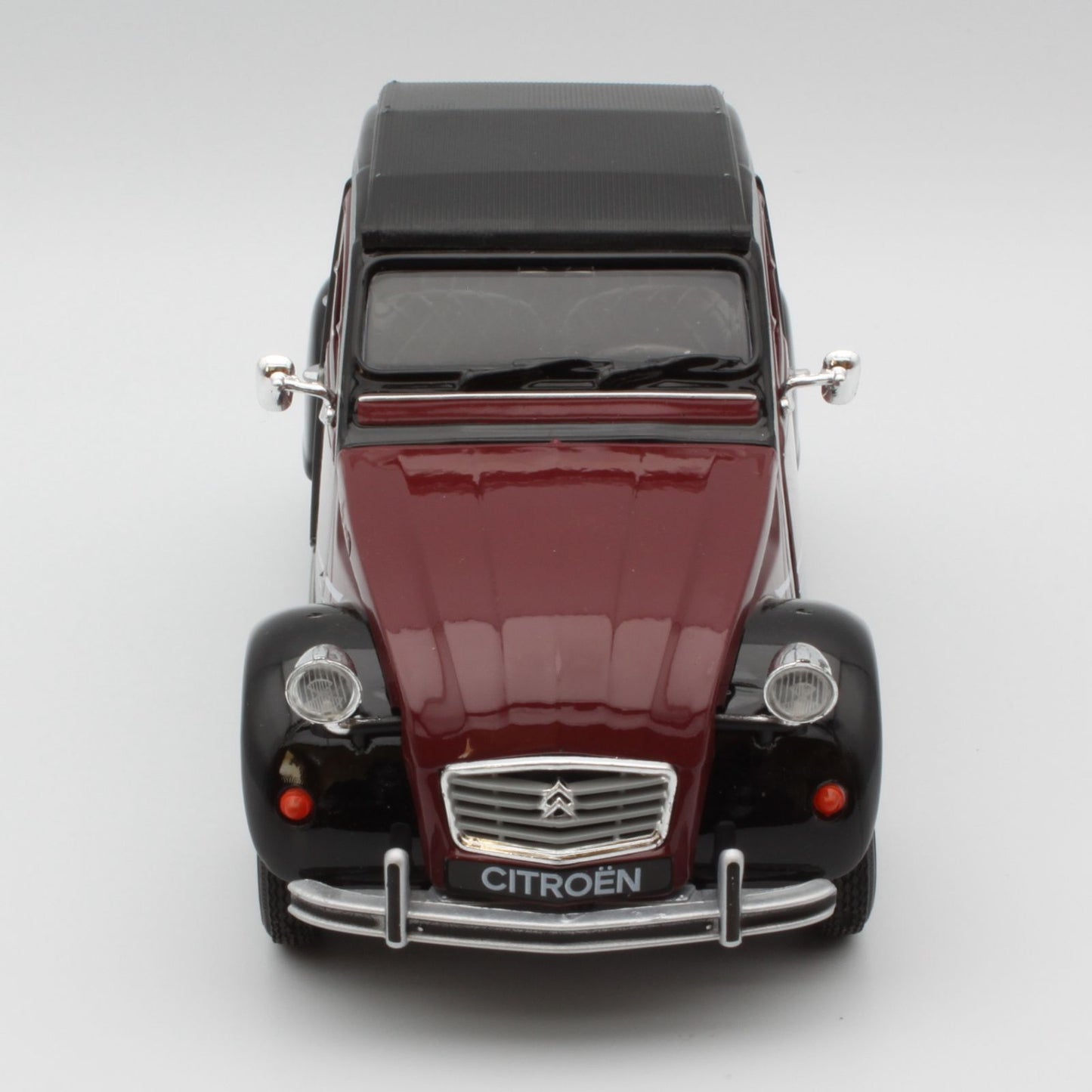 Citroen 2CV (Charleston 1982) in red and black