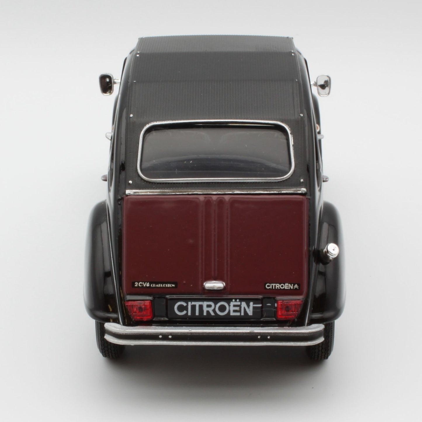 Citroen 2CV (Charleston 1982) in red and black
