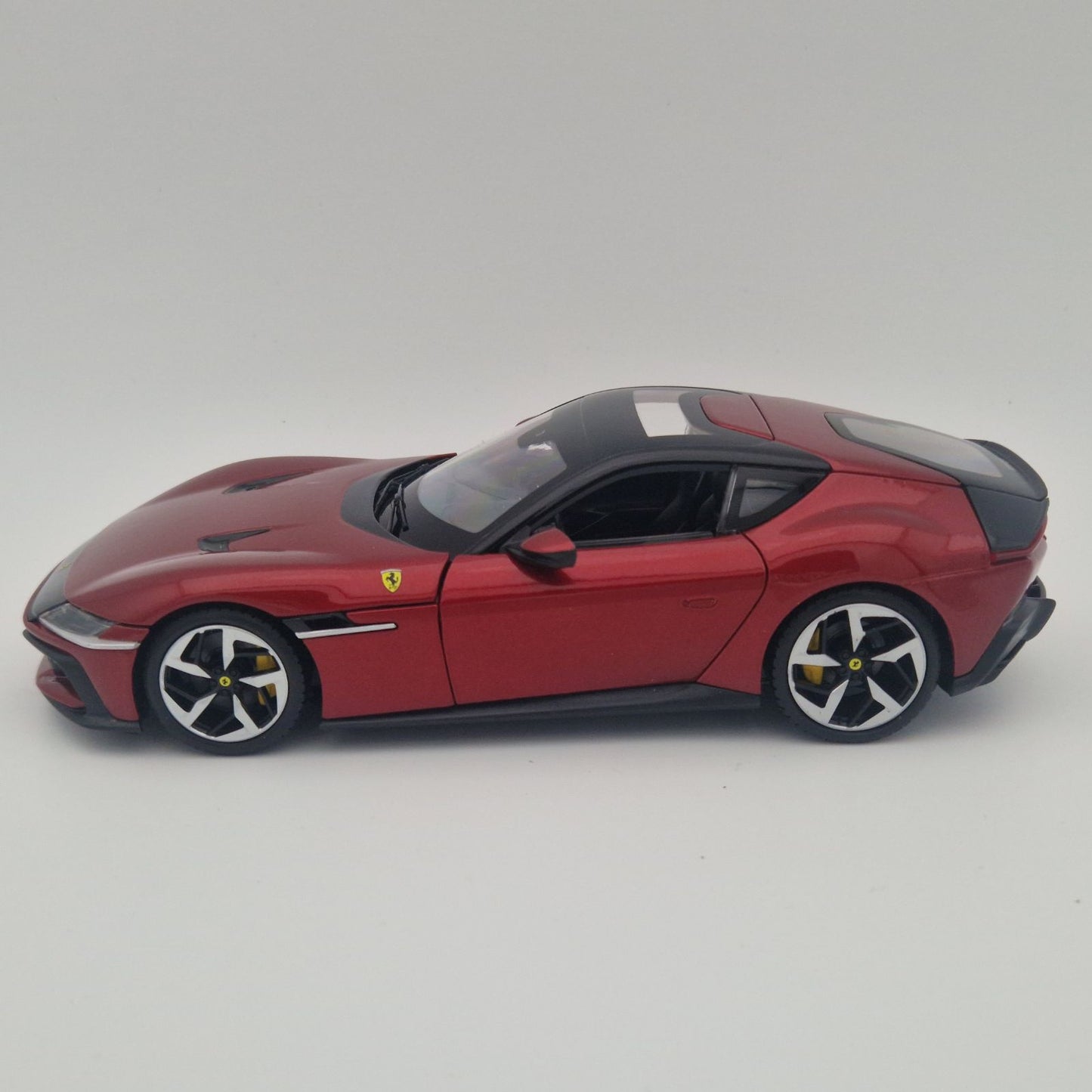 Ferrari 12 Cilindri in Metallic Red