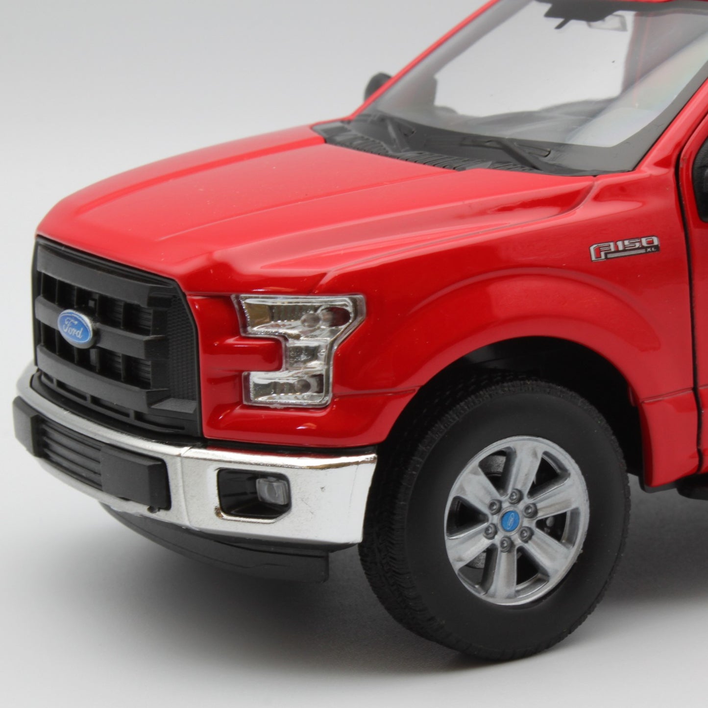 Ford F 150 (2015) in Red
