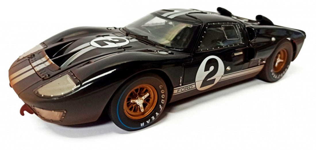 Ford GT40 Mk II Bruce Mclaren - Chris Amon (Le Mans 24Hrs 1st Place Post-Race Dirty Version) in Black