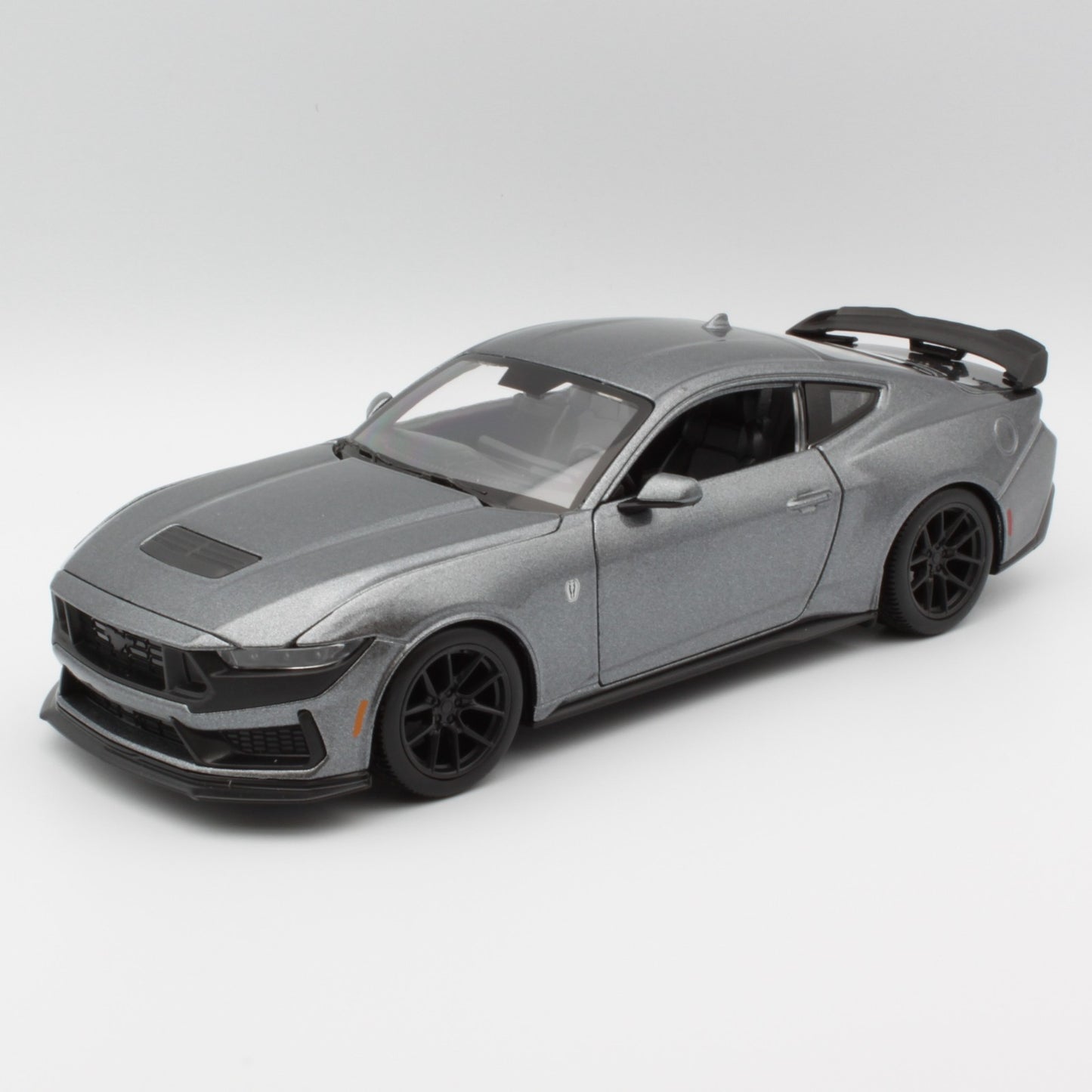 Ford Mustang (Darkhorse 2024) in Grey