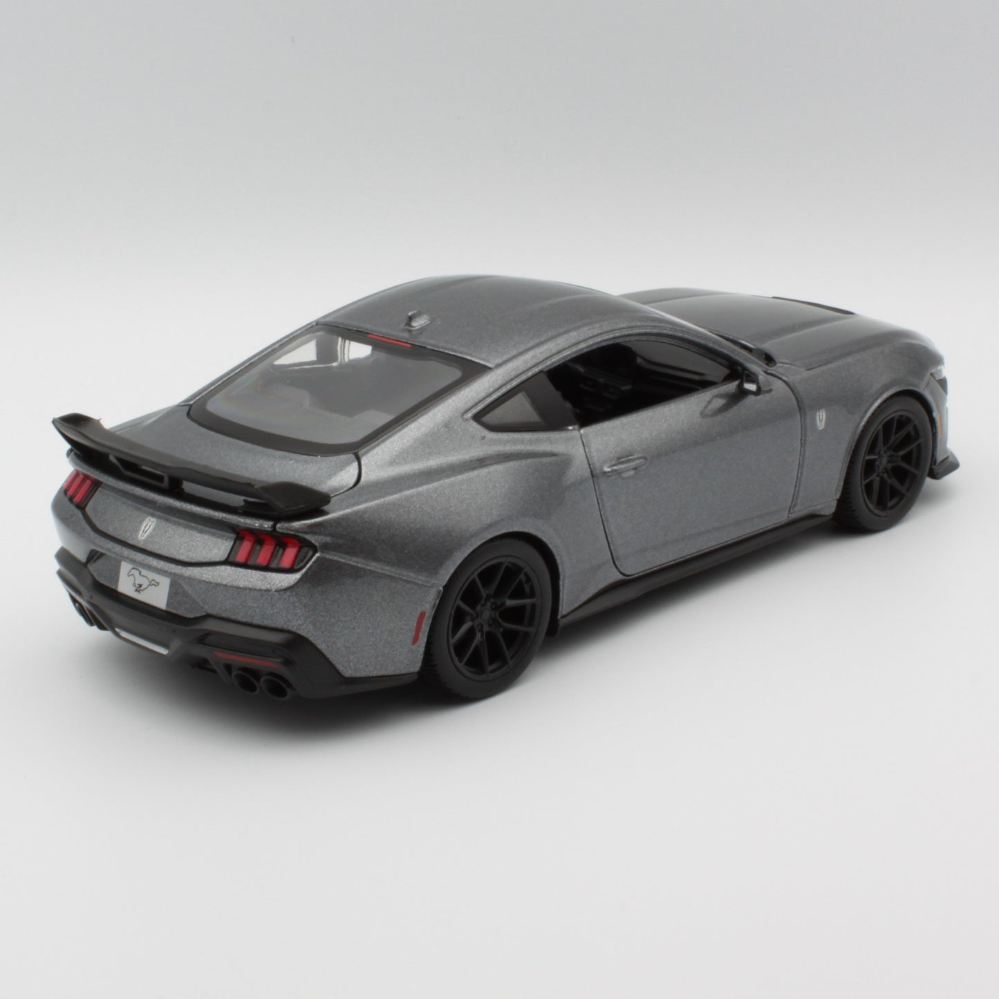 Ford Mustang (Darkhorse 2024) in Grey