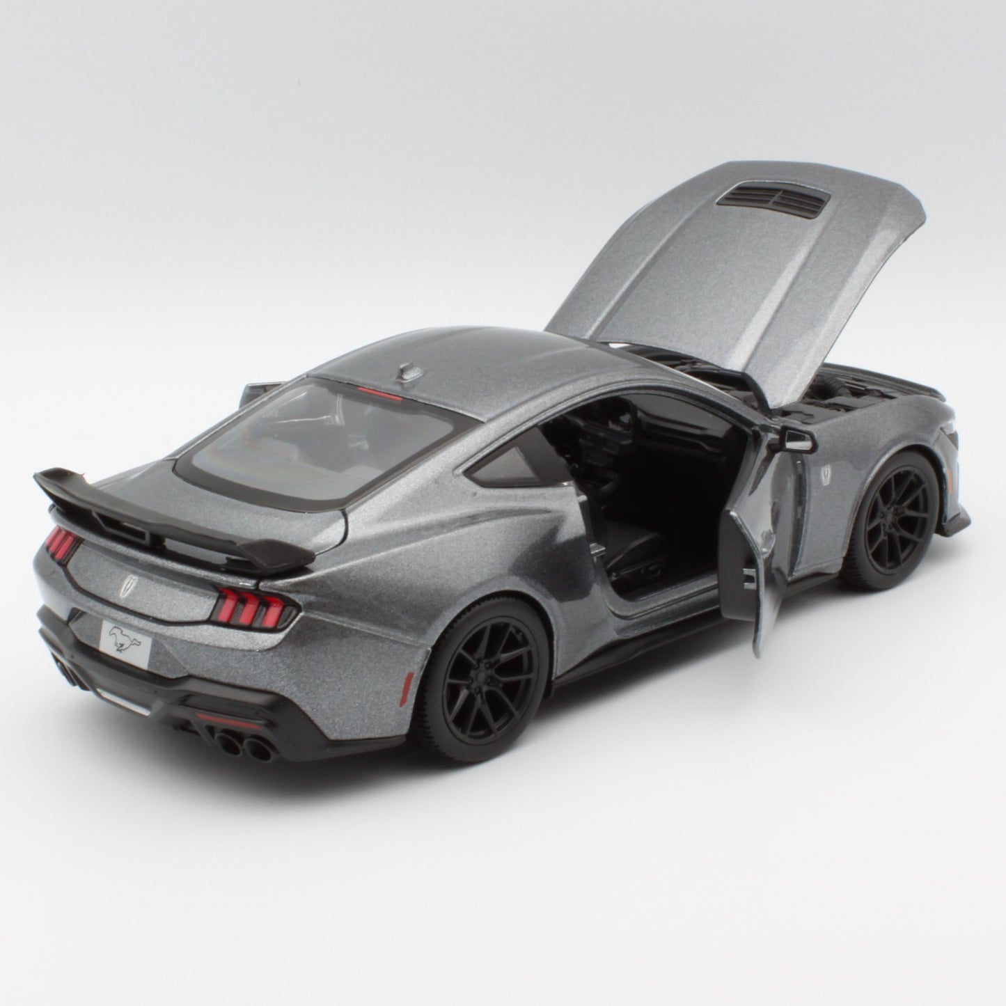 Ford Mustang (Darkhorse 2024) in Grey