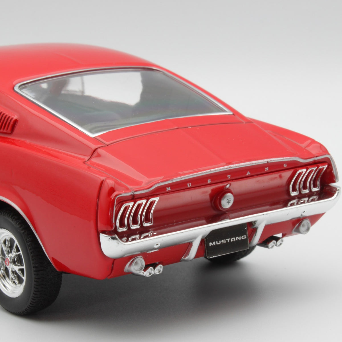 Ford Mustang GT (1967) in red