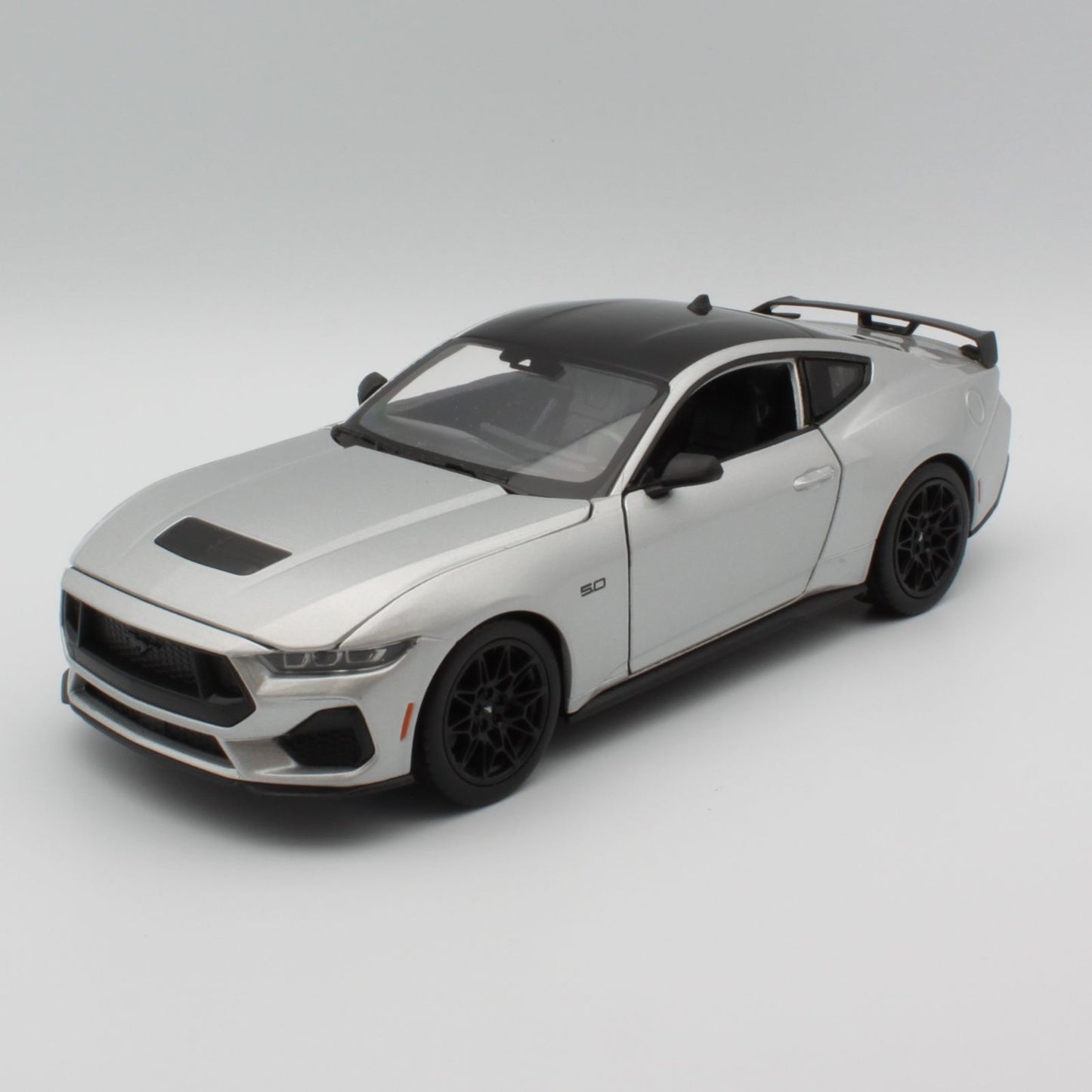 Ford Mustang GT (2024) in silver