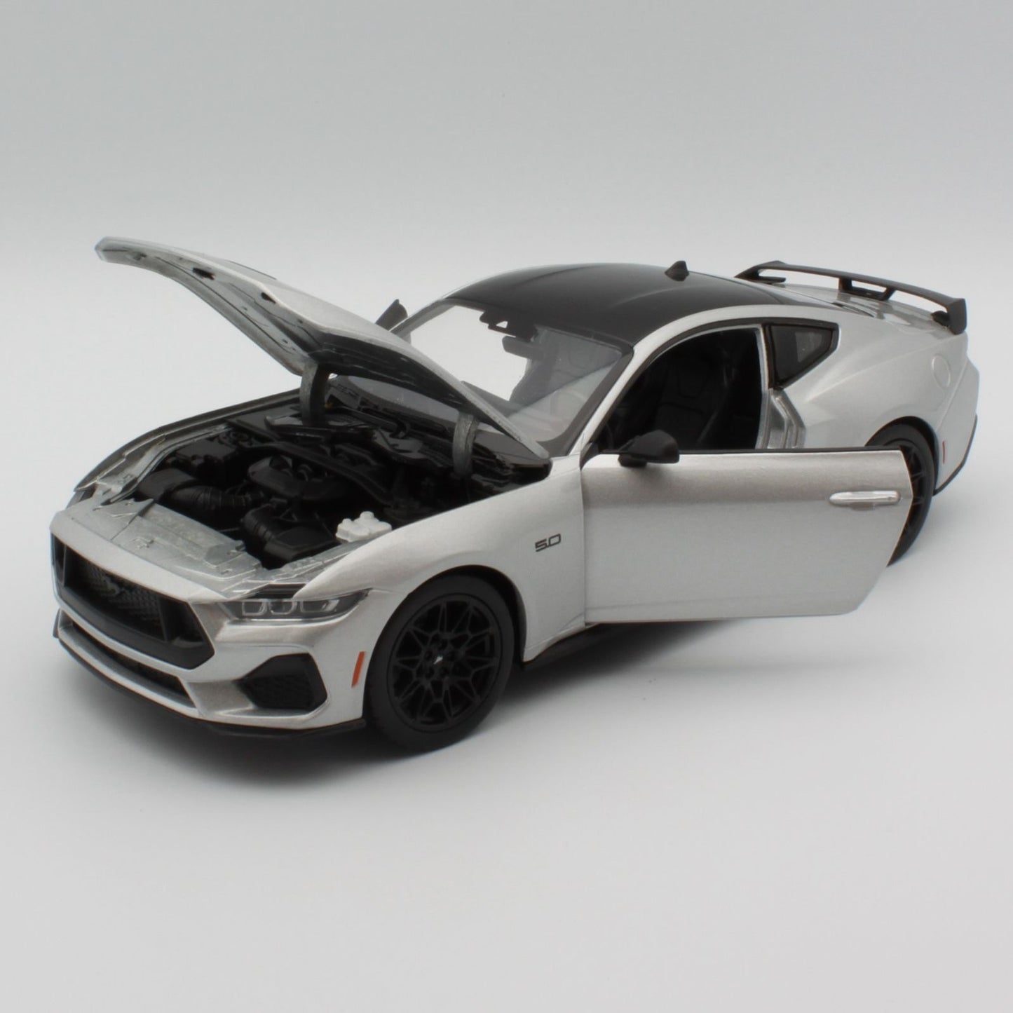 Ford Mustang GT (2024) in silver