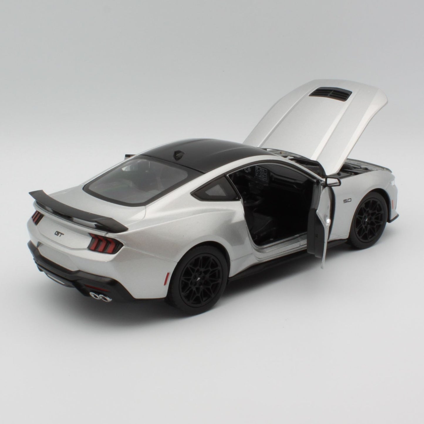 Ford Mustang GT (2024) in silver