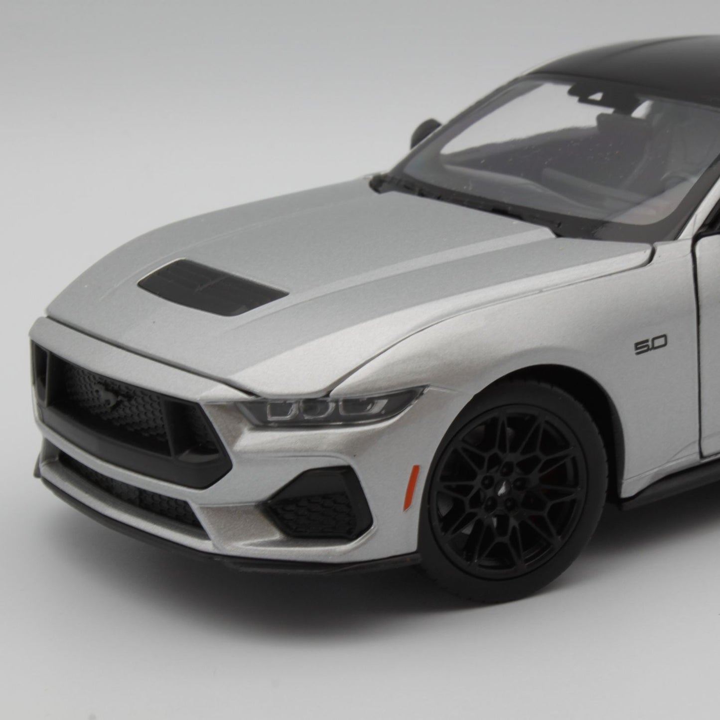 Ford Mustang GT (2024) in silver