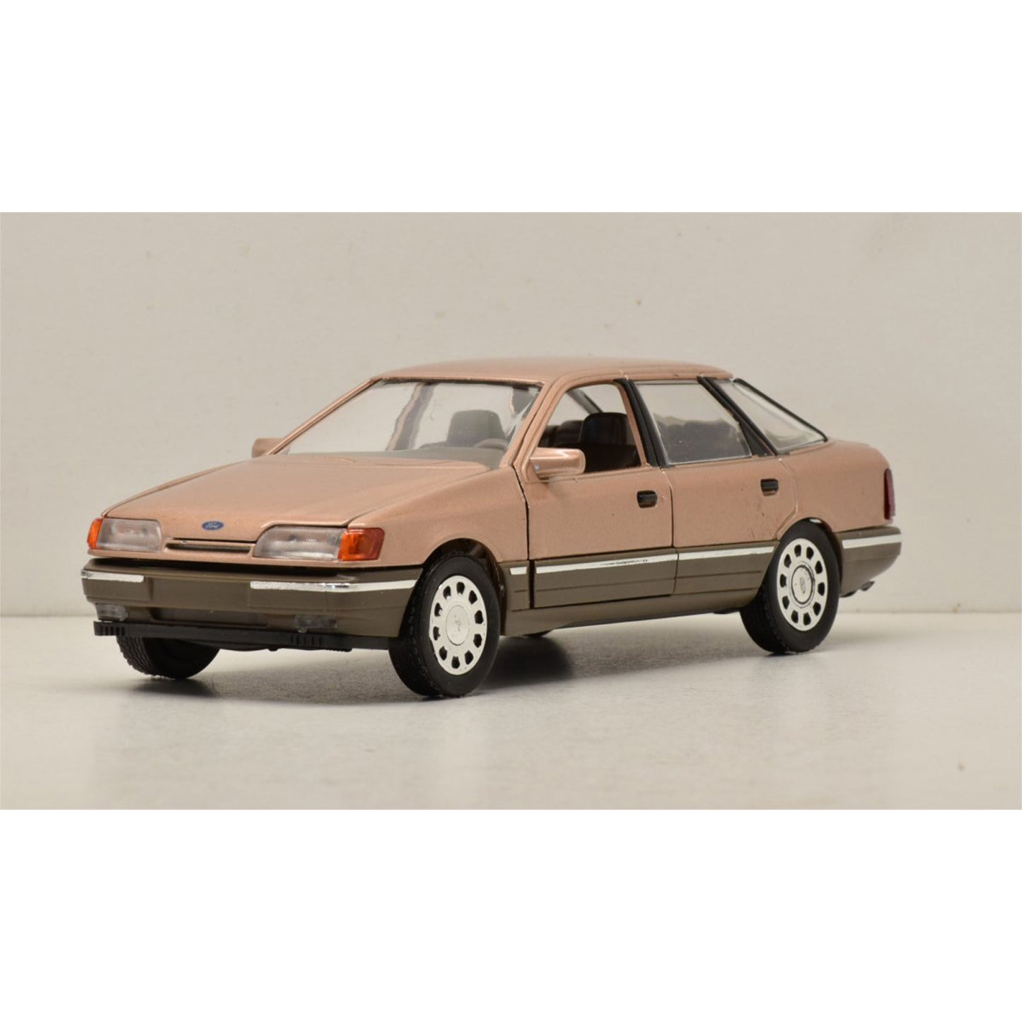 Ford Scorpio in Brown