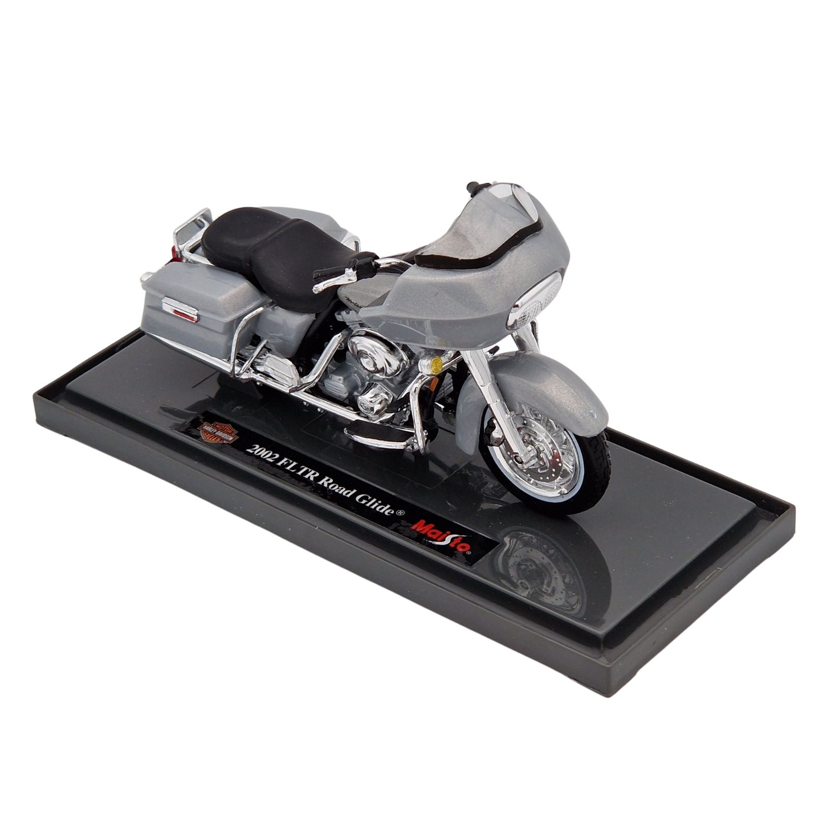 Harley Davidson FLTR Road Glide (2002) in Silver | Maisto