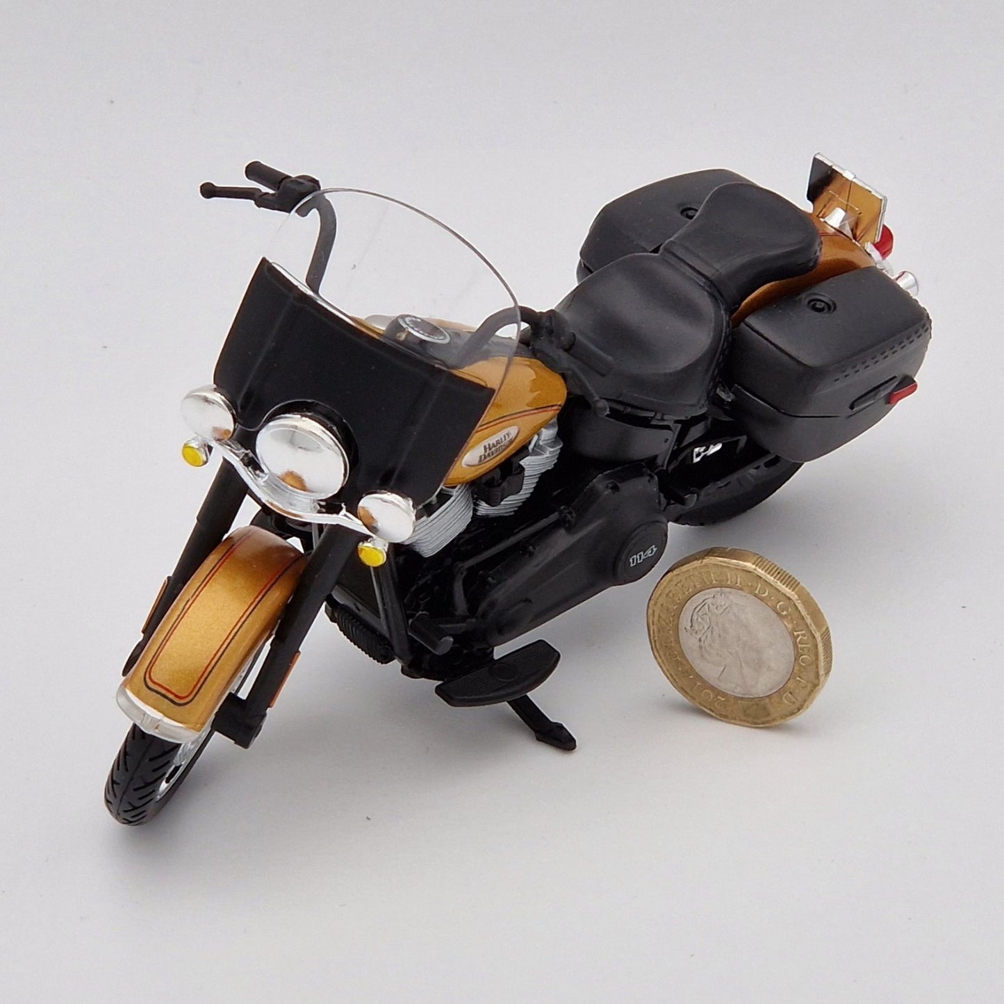Harley Davidson Heritage Classic (2023) in Gold