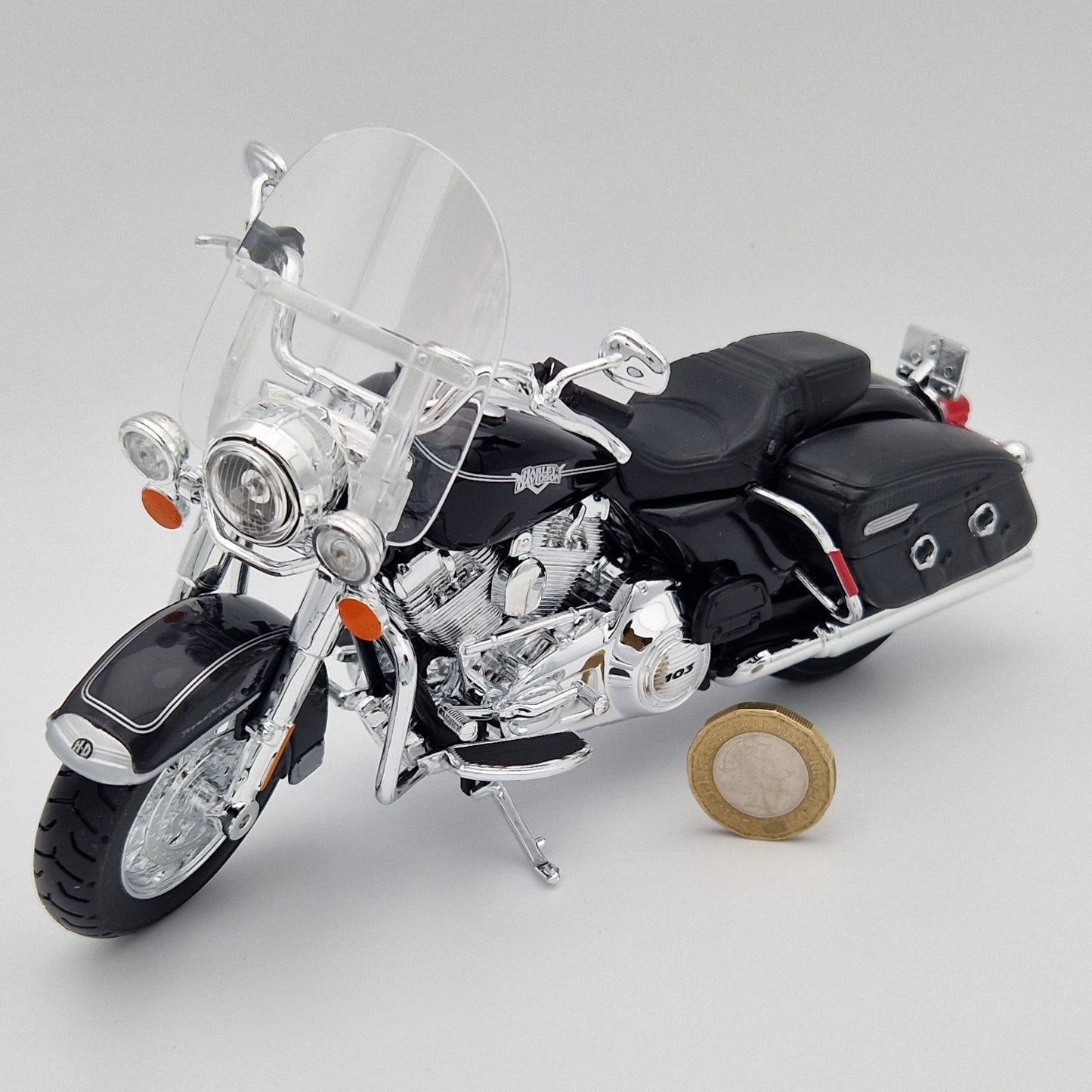 Harley Davidson Road King Classic FLHRC (2013) in Black