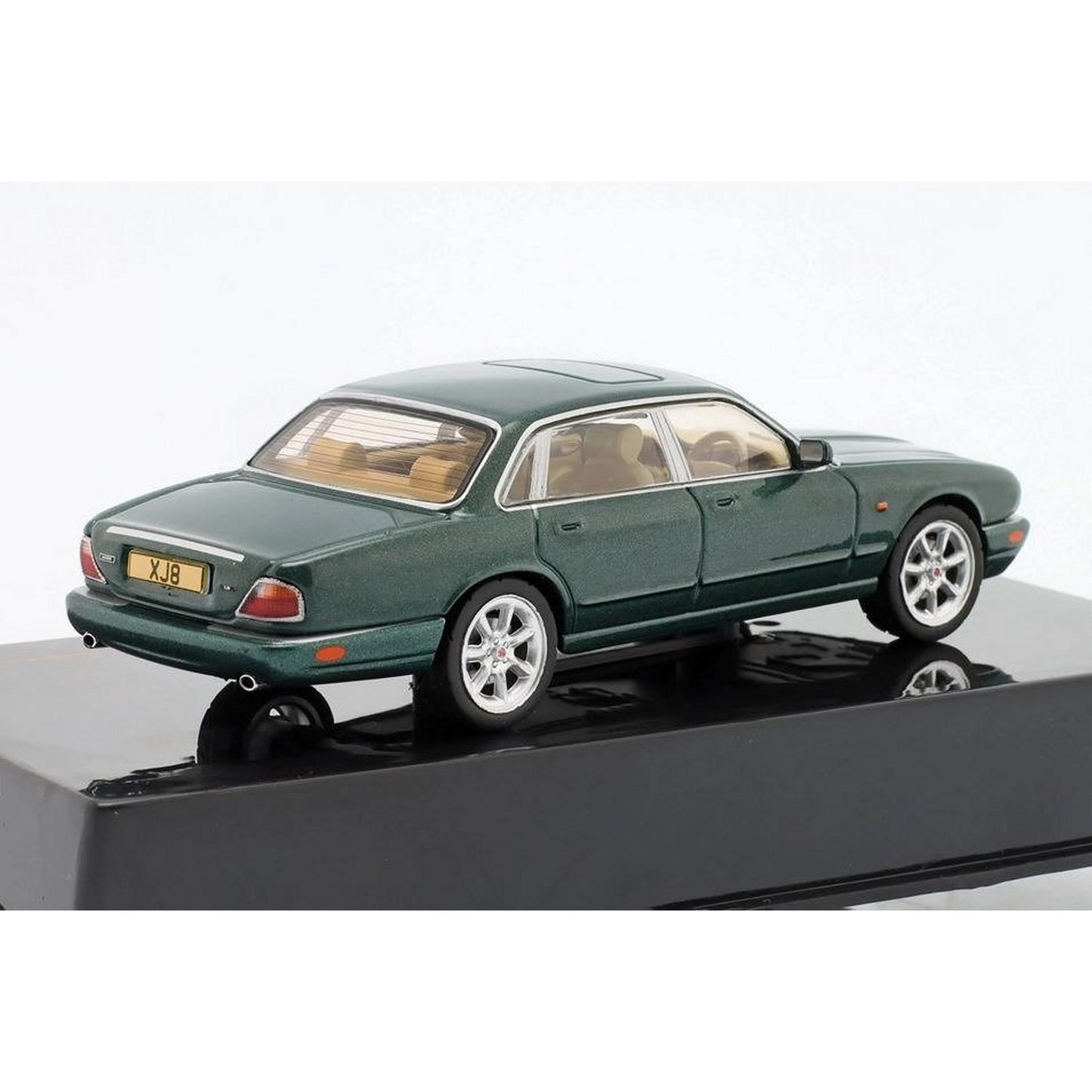 Jaguar XJ 8 (X308 1998) in Green