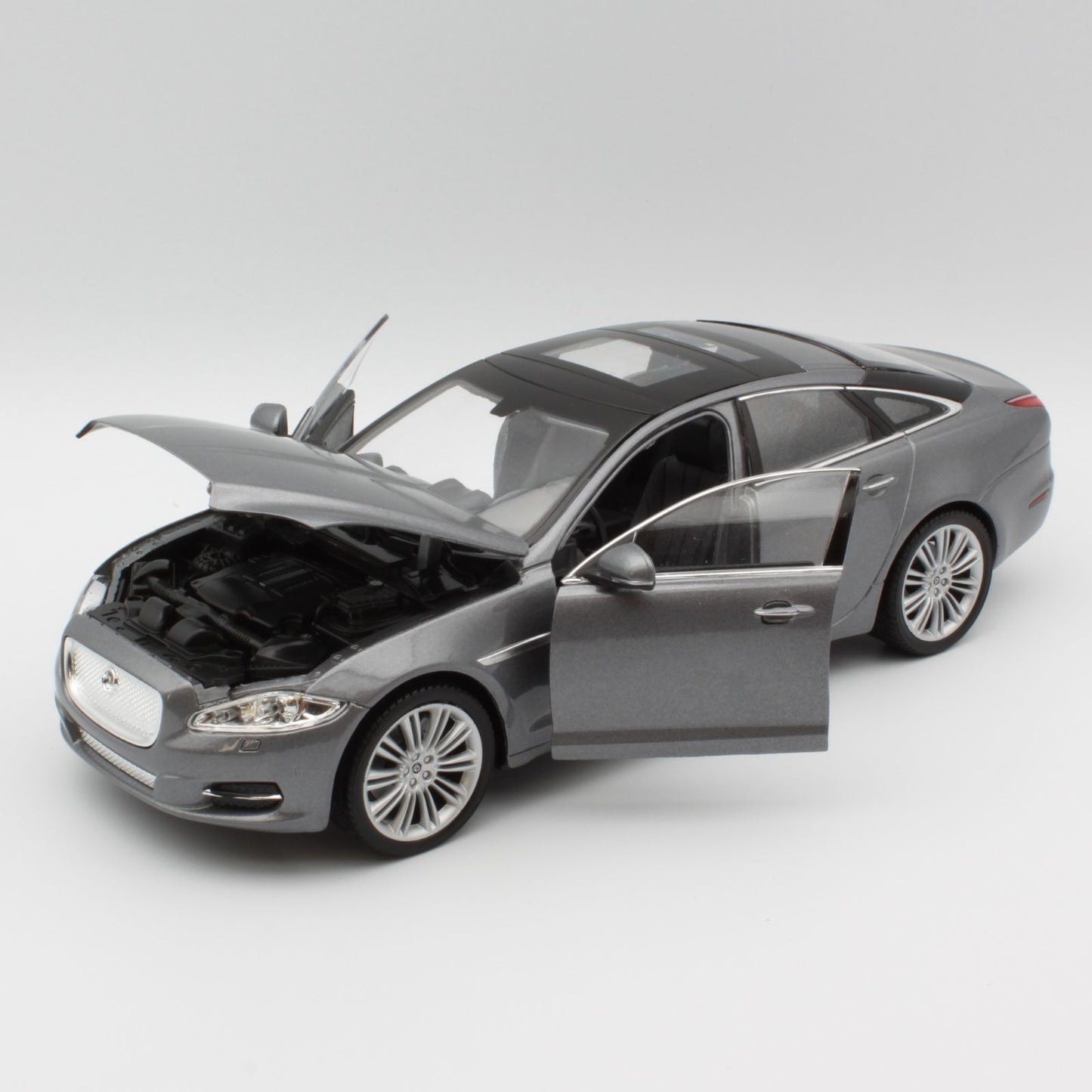 Jaguar XJ (2010) in metallic grey