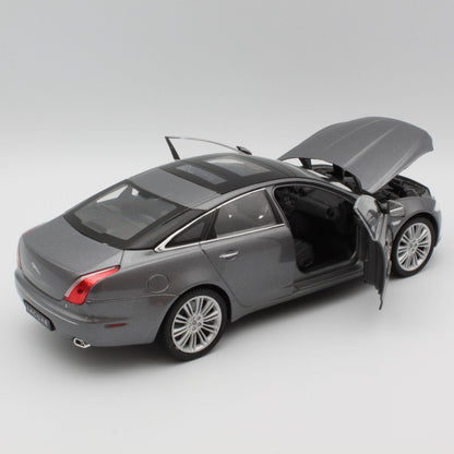 Jaguar XJ (2010) in metallic grey