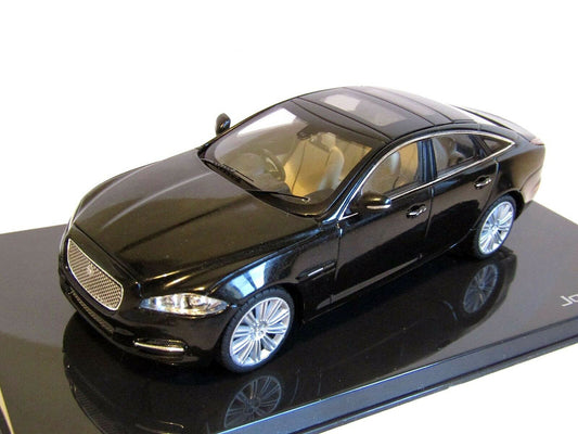 Jaguar XJ in Amethyst Black