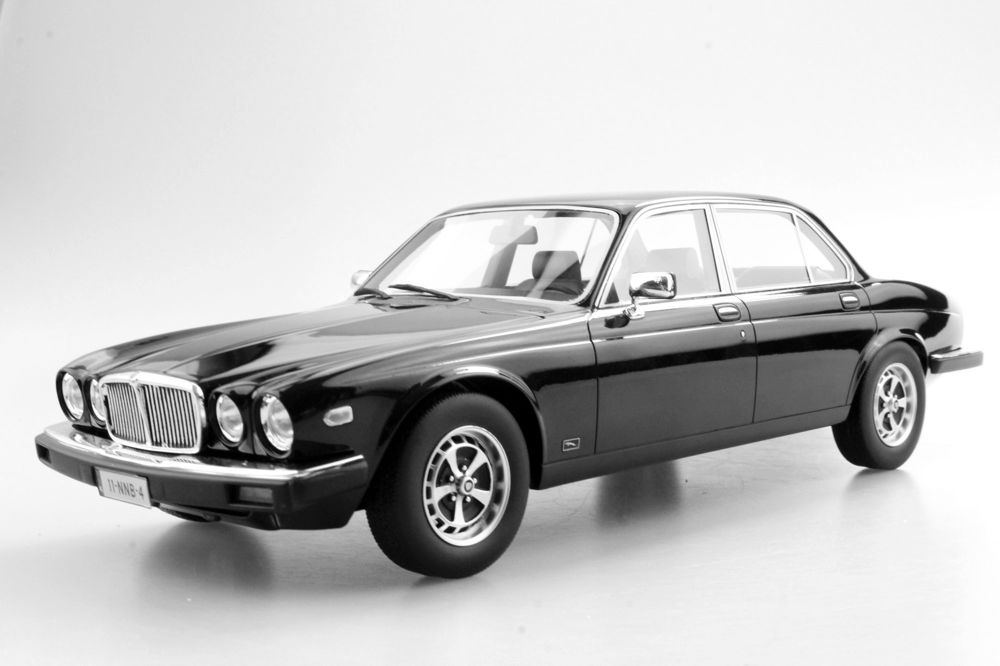 Jaguar XJ6 (1982) in Black