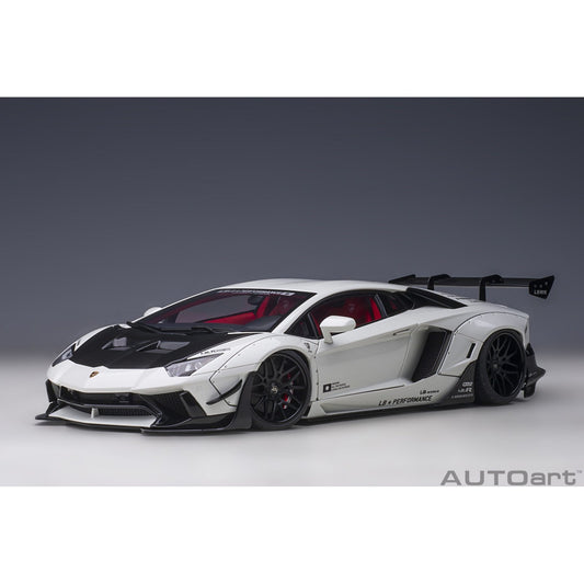 Lamborghini Aventador Liberty Walk in Metallic White/Carbon Bonnet