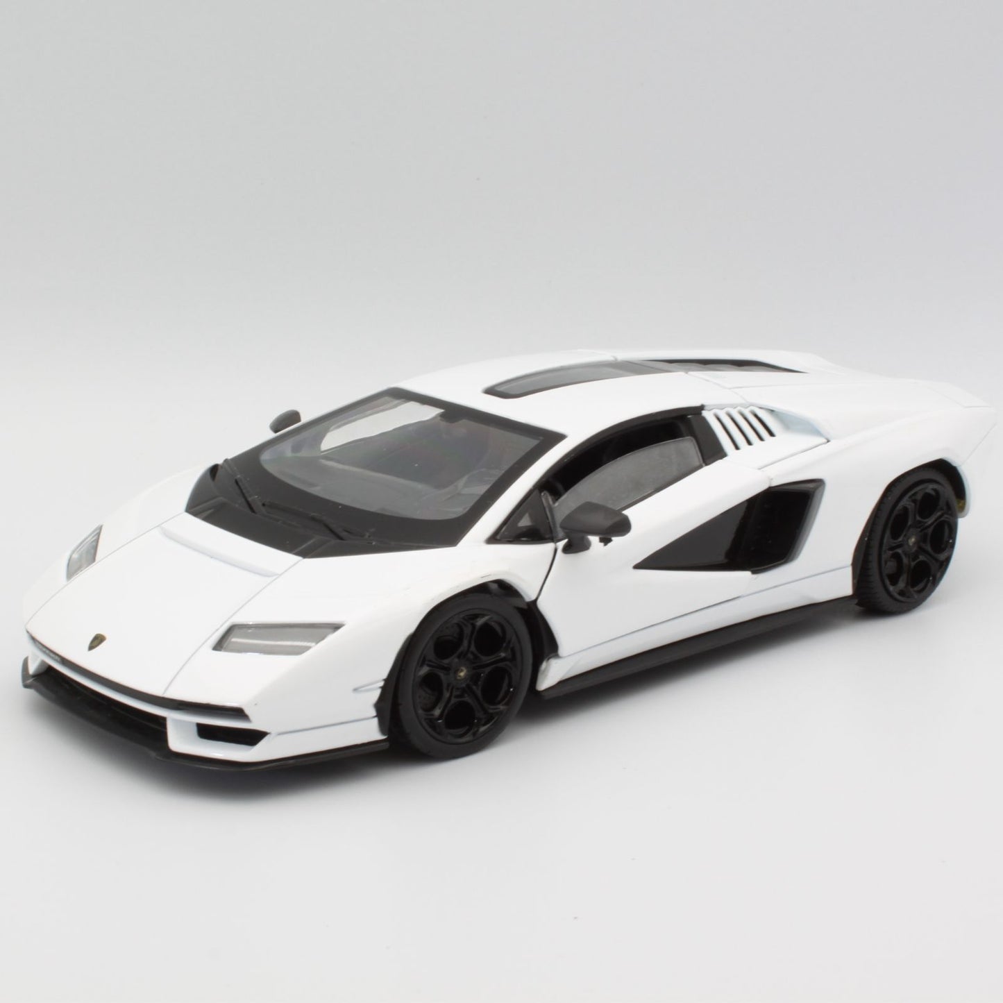 Lamborghini Countach (LPI 800-4) in ice white