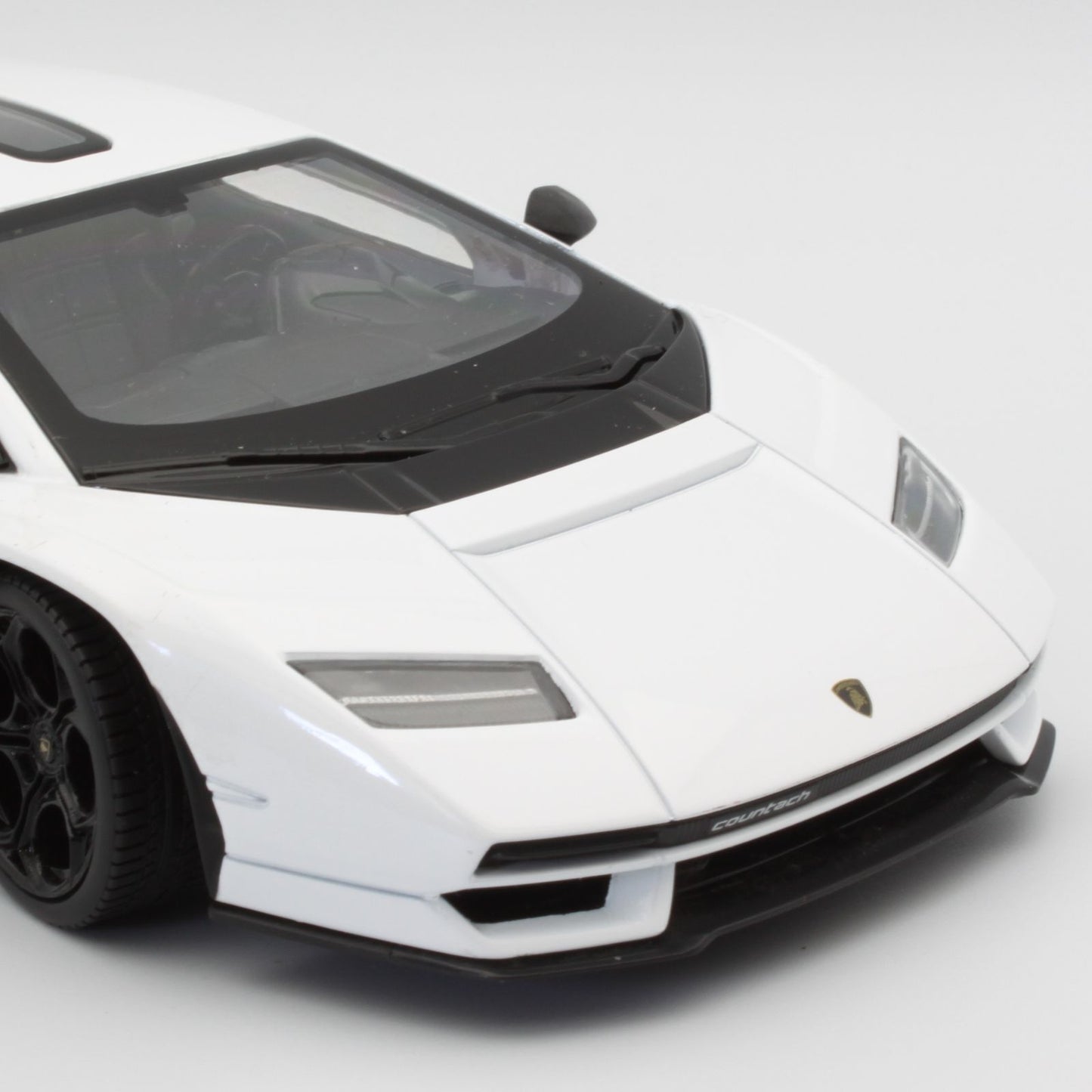 Lamborghini Countach (LPI 800-4) in ice white