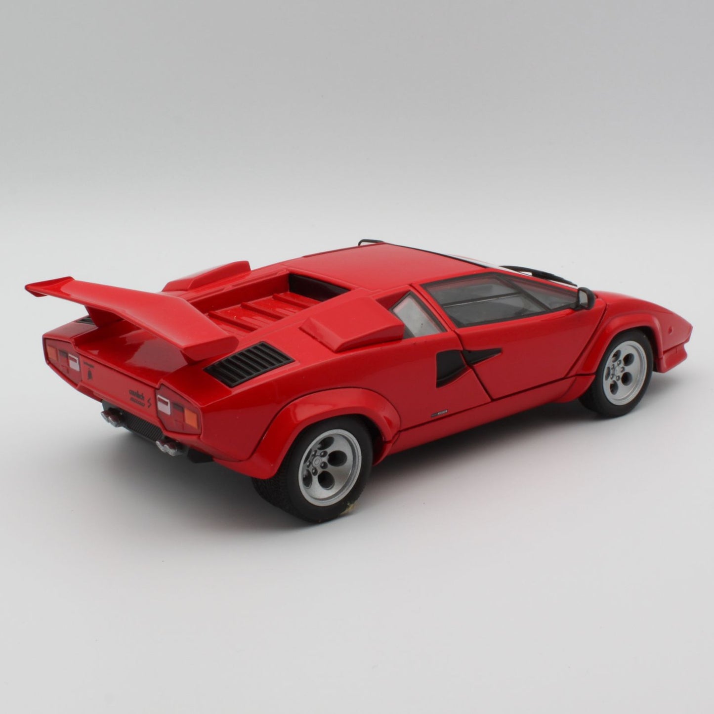 Lamborghini Countach LP500S in red