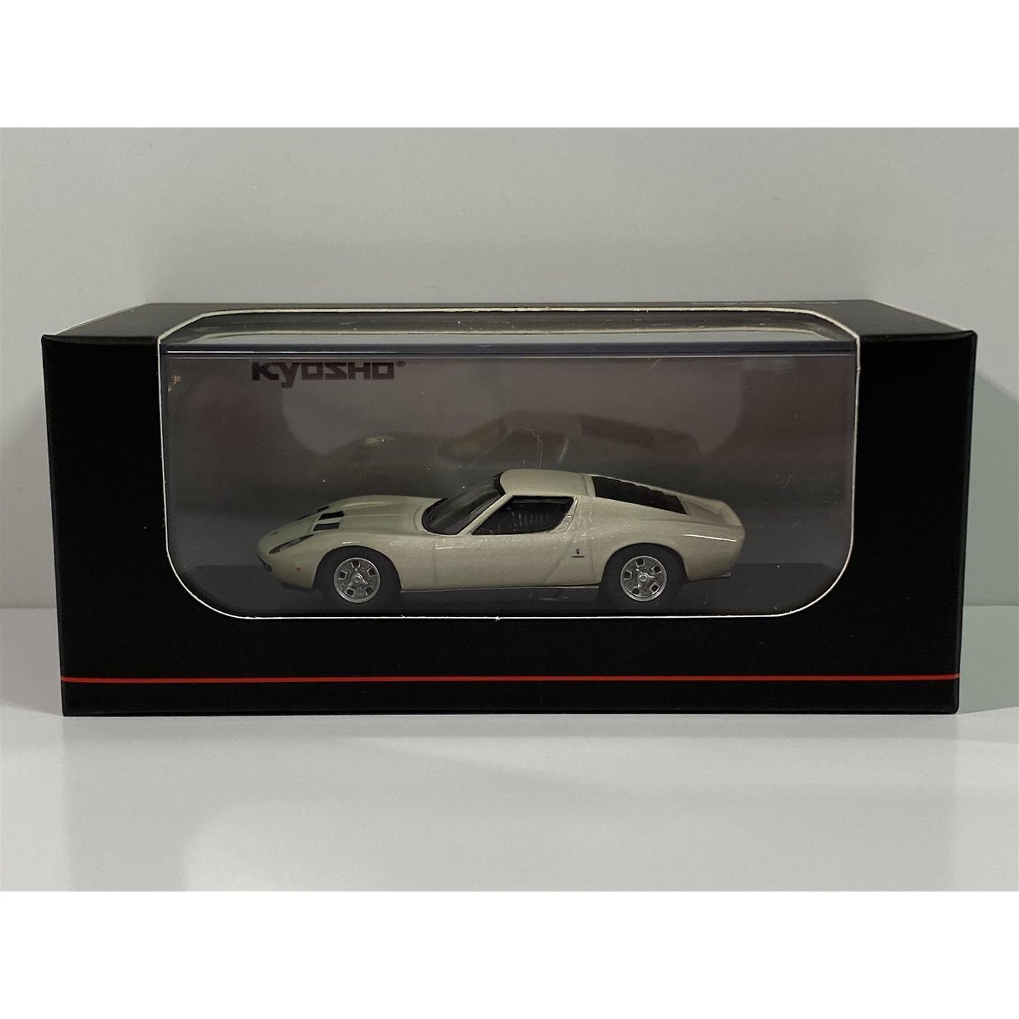 Lamborghini Miura P400 in White/Silver