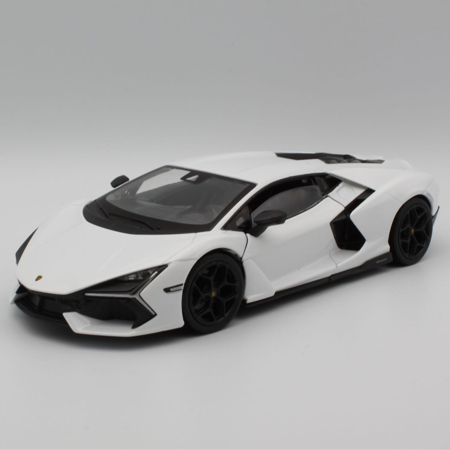 Lamborghini Revuelto in pear white