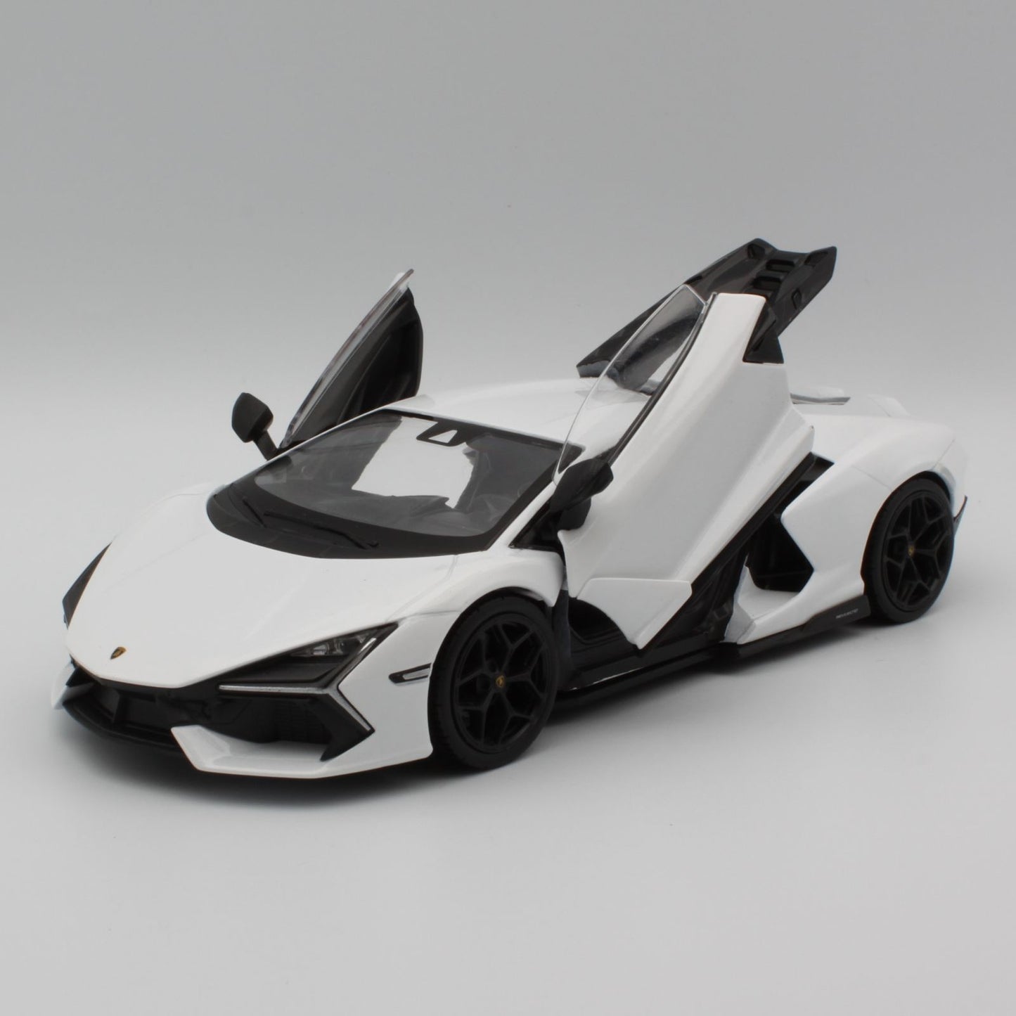 Lamborghini Revuelto in pear white