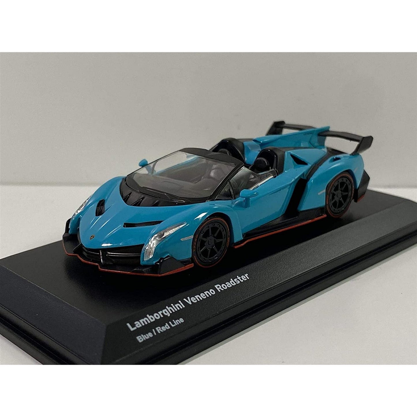 Lamborghini Veneno Roadster in Blue