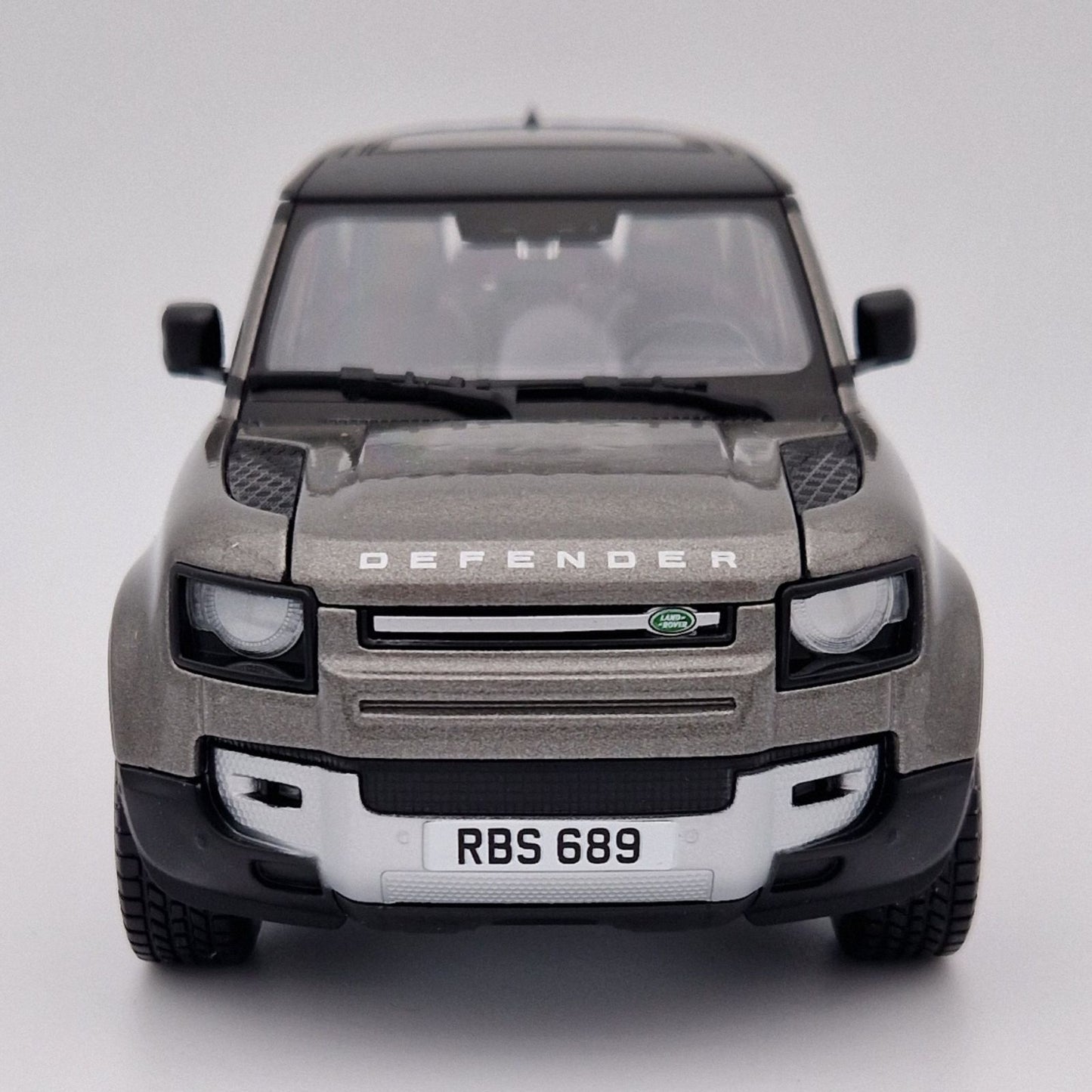 Land Rover Defender 110 (2021) in Silver