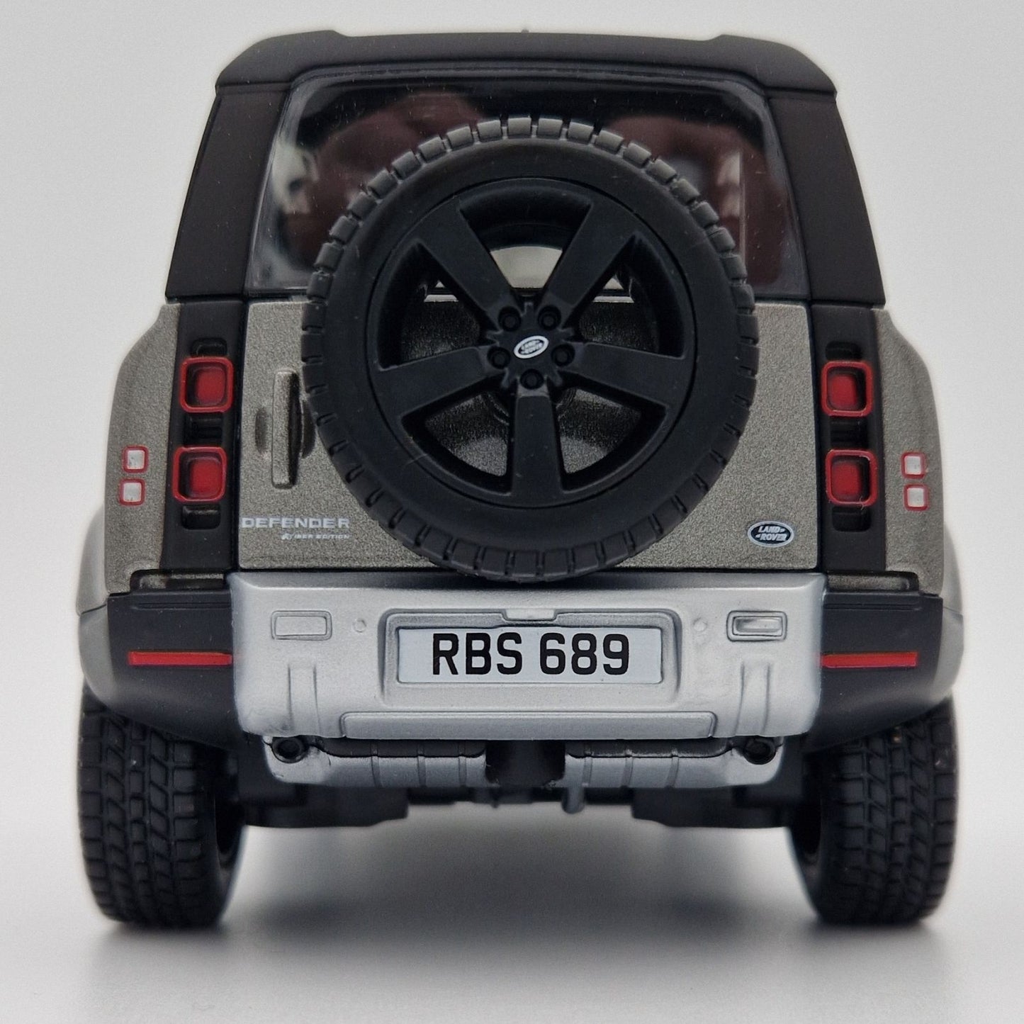 Land Rover Defender 110 (2021) in Silver