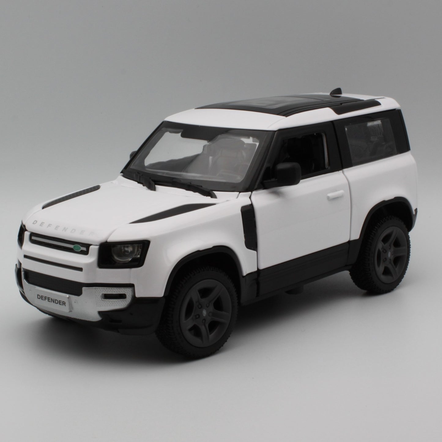 Land Rover Defender 90 in white