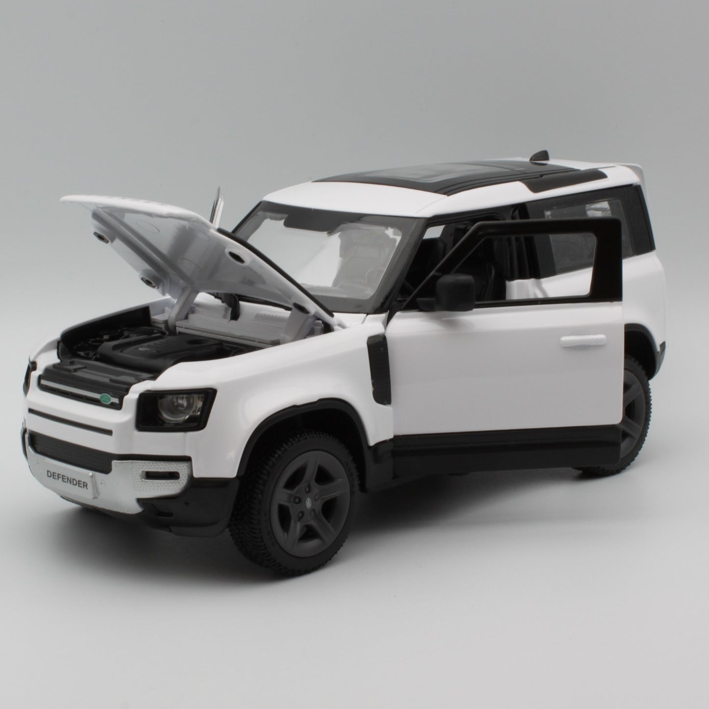 Land Rover Defender 90 in white