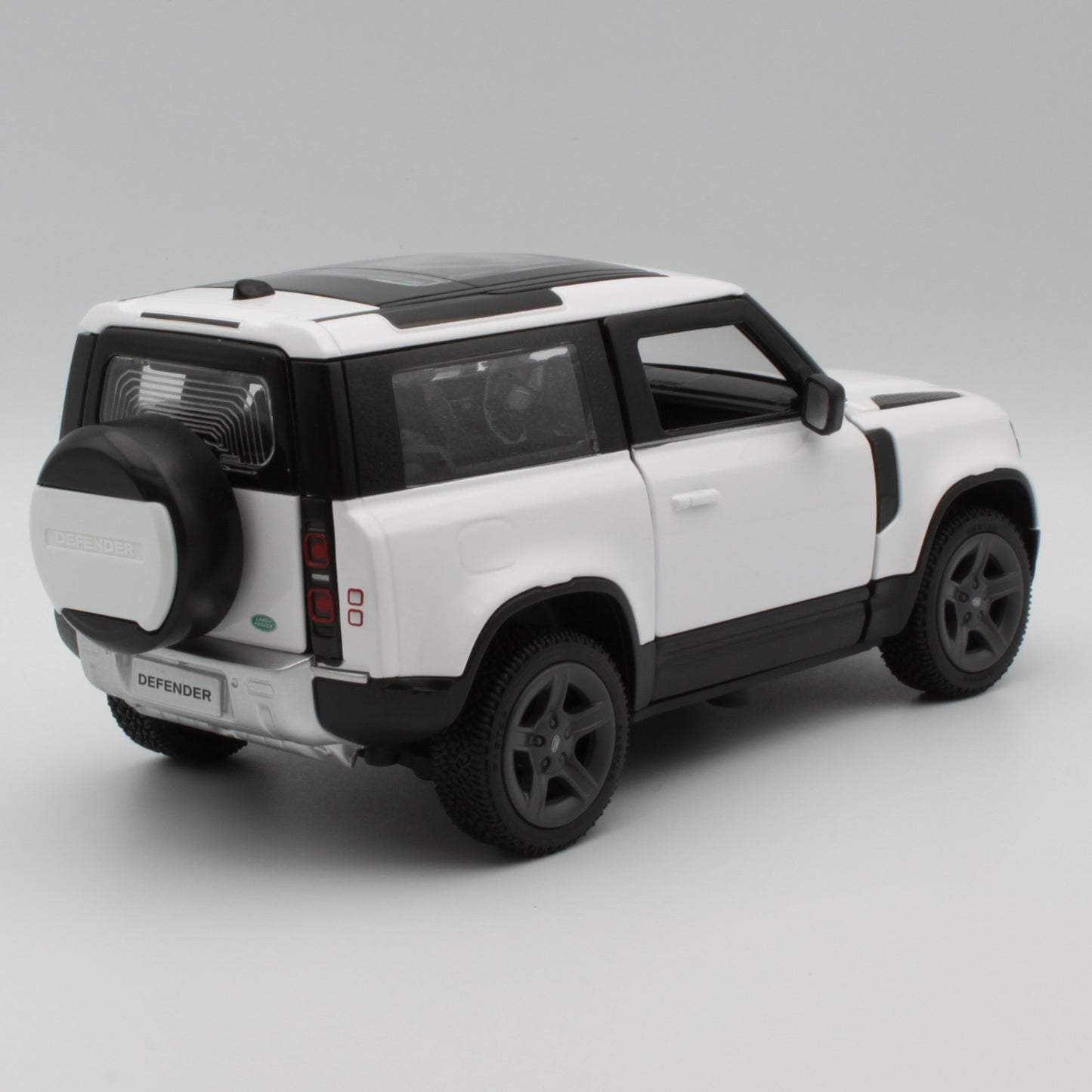 Land Rover Defender 90 in white