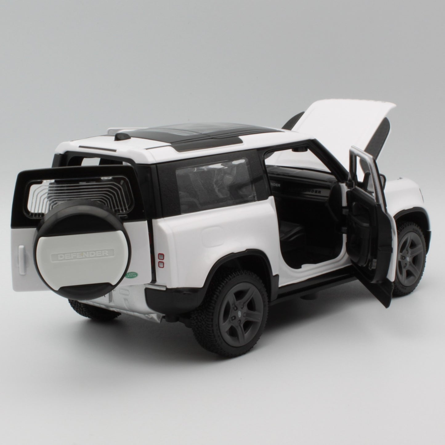 Land Rover Defender 90 in white