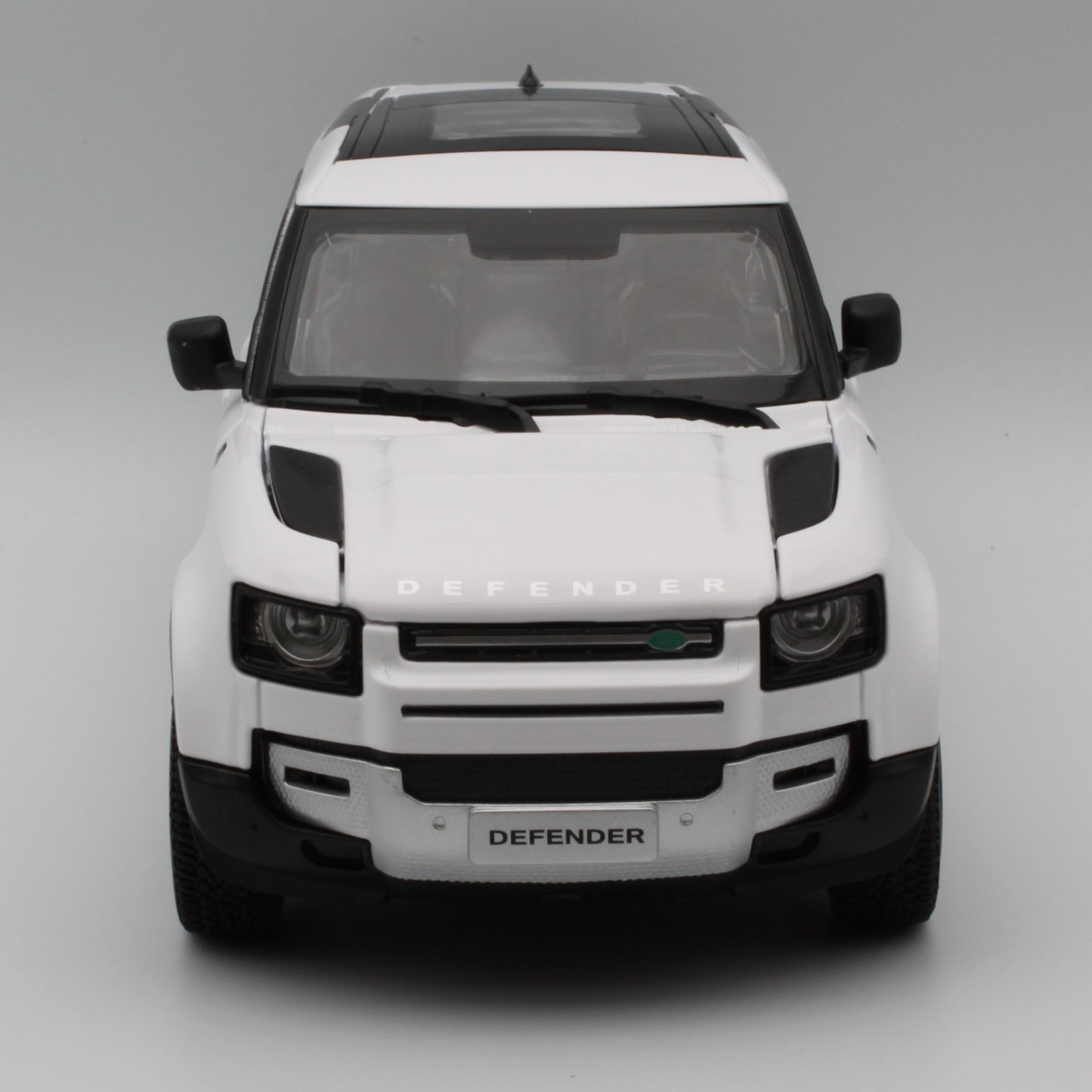 Land Rover Defender 90 in white