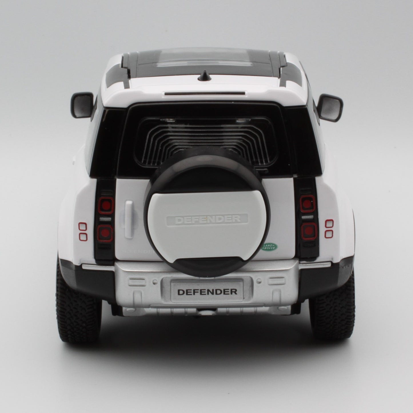 Land Rover Defender 90 in white