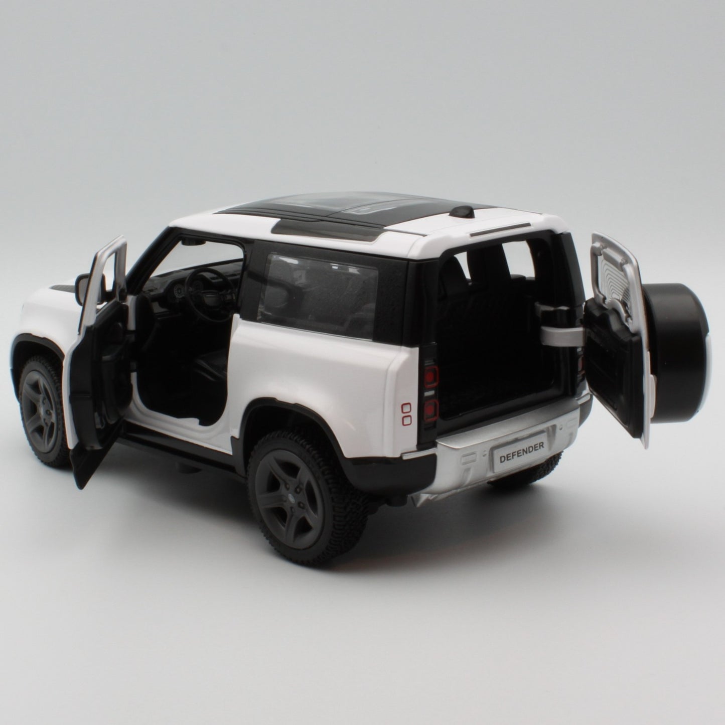 Land Rover Defender 90 in white