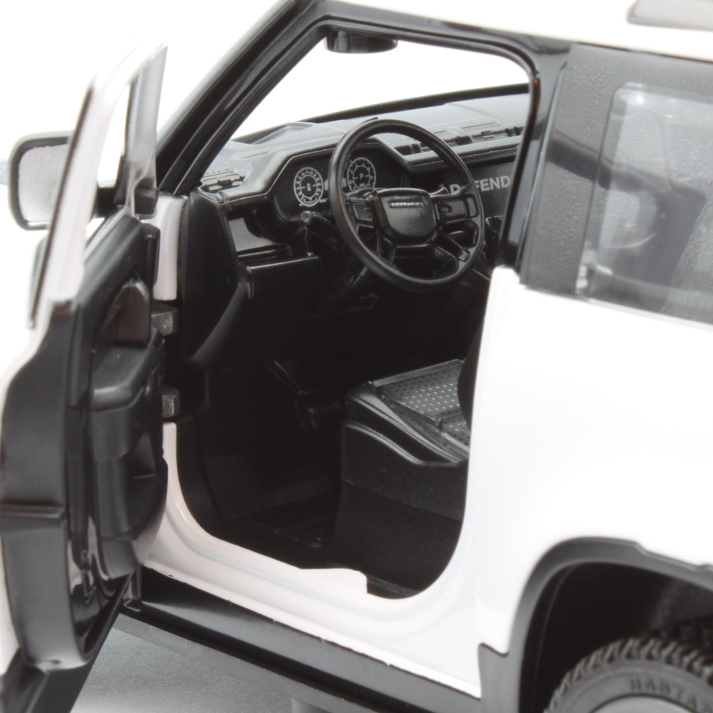 Land Rover Defender 90 in white