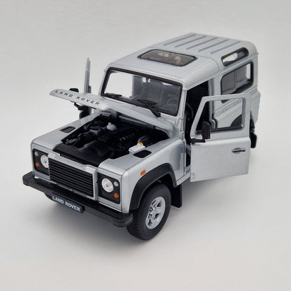 Land Rover Defender 90 in Silver