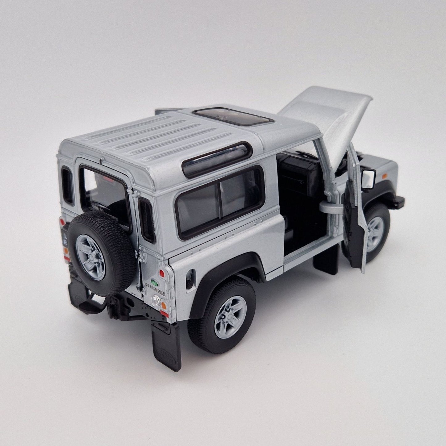 Land Rover Defender 90 in Silver
